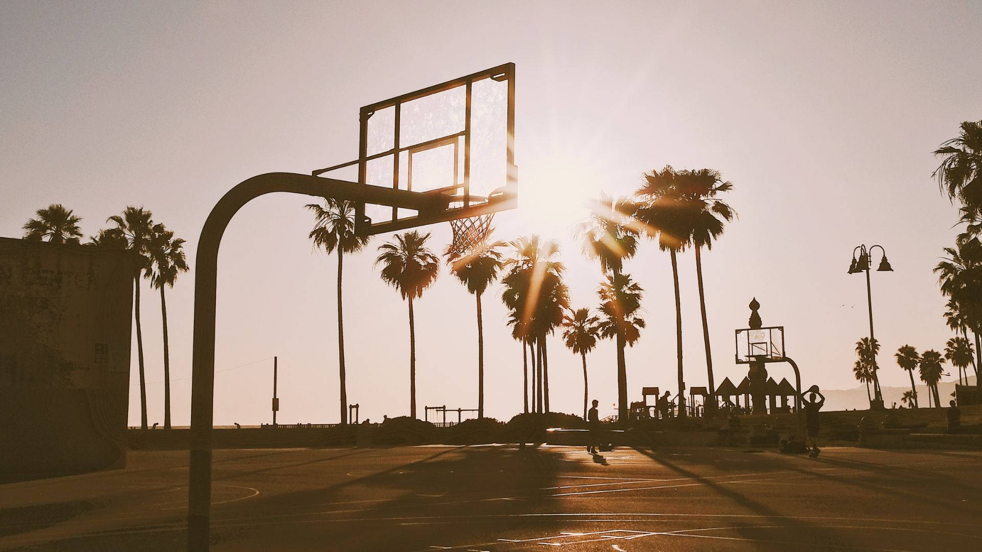 Canchade Baloncesto En Venice Beach Al Amanecer. Fondo de pantalla