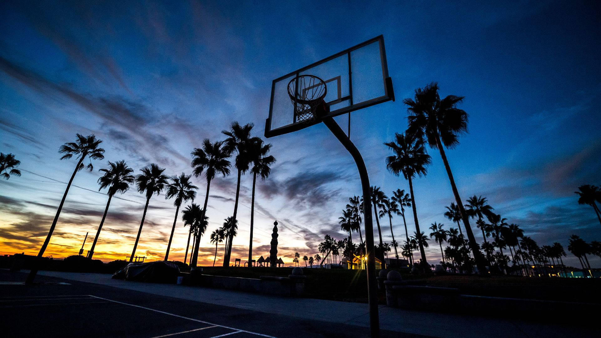 Basketballplatzam Venice Beach Bei Sonnenuntergang Wallpaper
