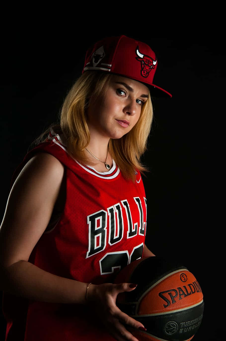 Basketbal Meisje In Bulls Jersey Achtergrond