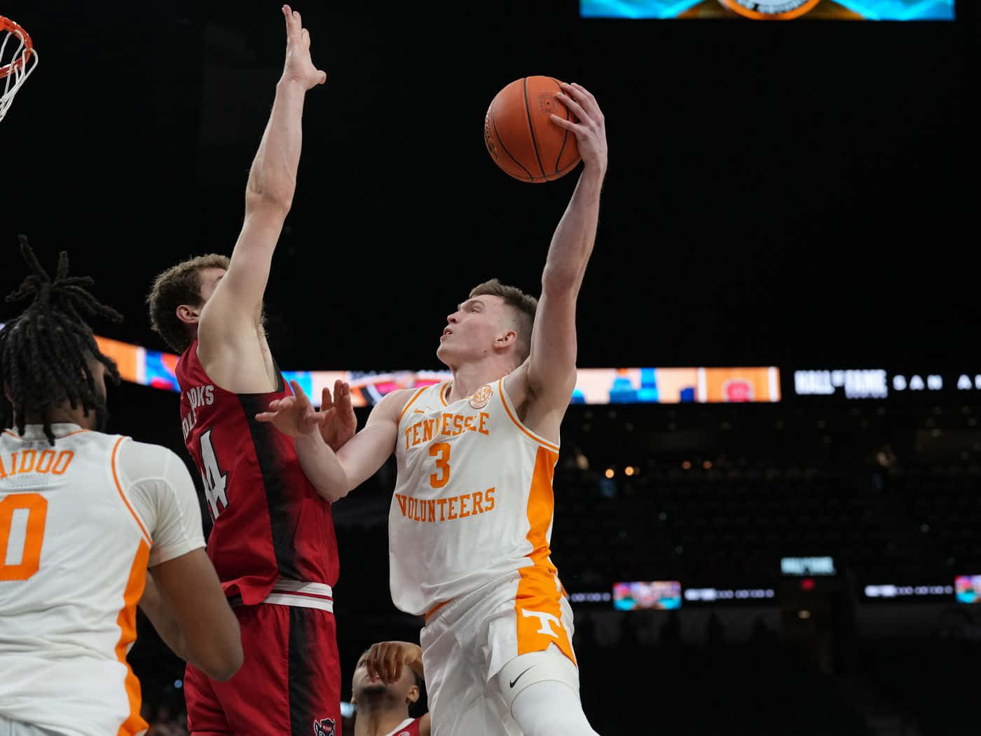 Basketball Layup Attempt Tennessee Volunteers Wallpaper