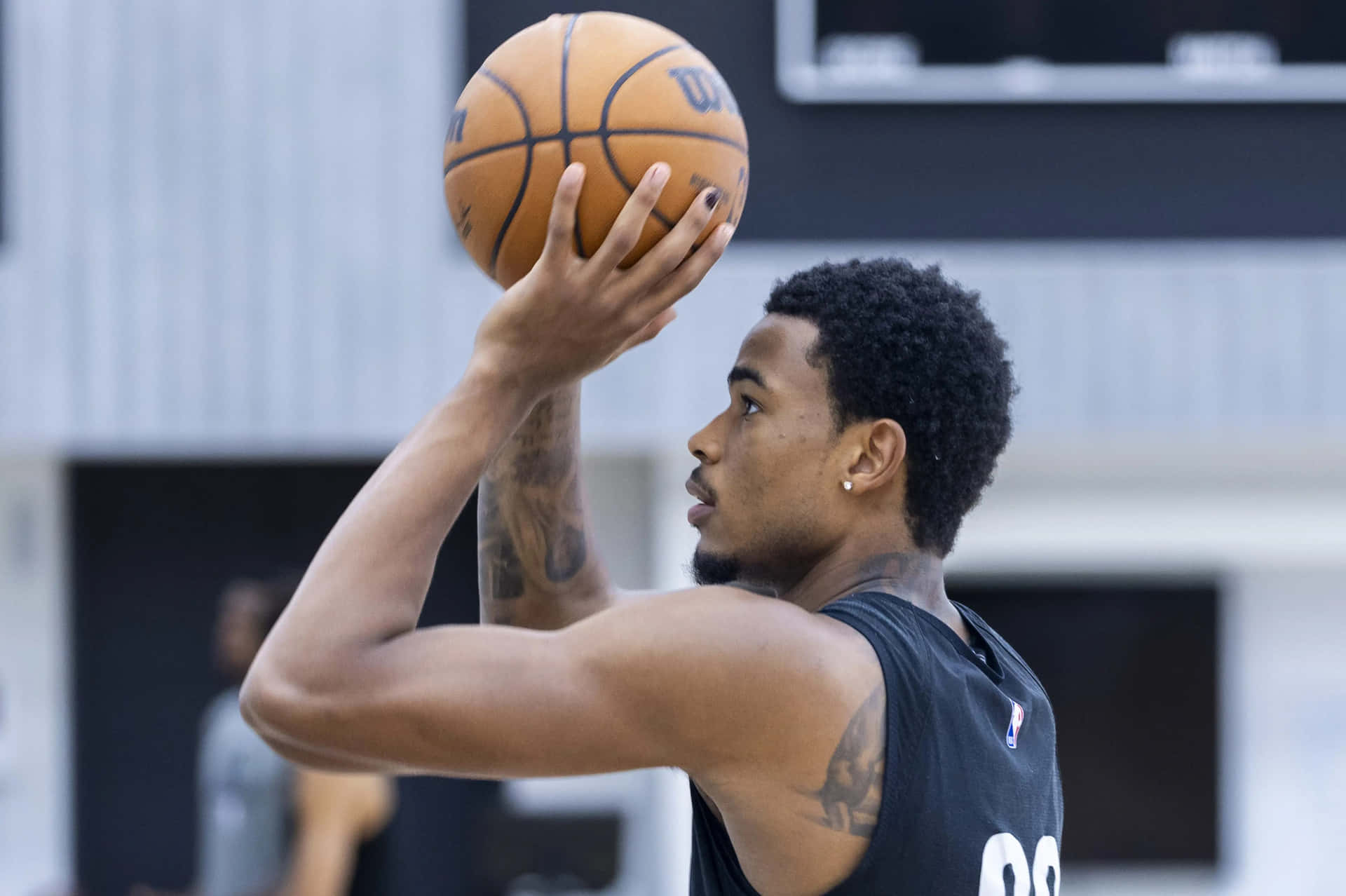 Pratique De Lancers Francs Par Un Joueur De Basketball Fond d'écran