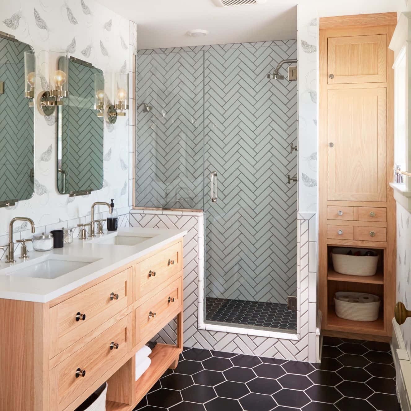 Get ready to relax in this cozy and tranquil bathroom