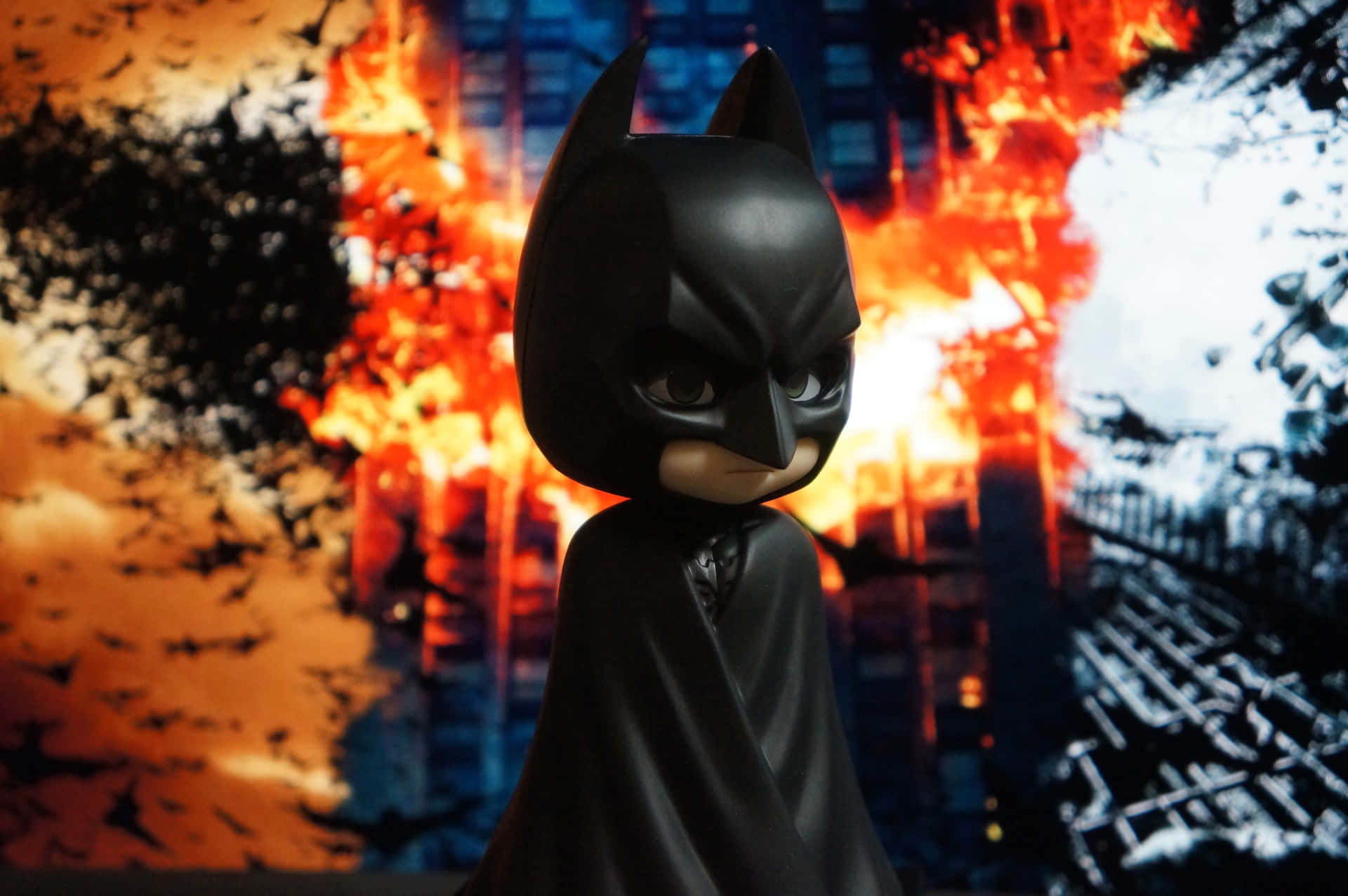 Batman Chibi Omgivet Af Ild Billede Tapet