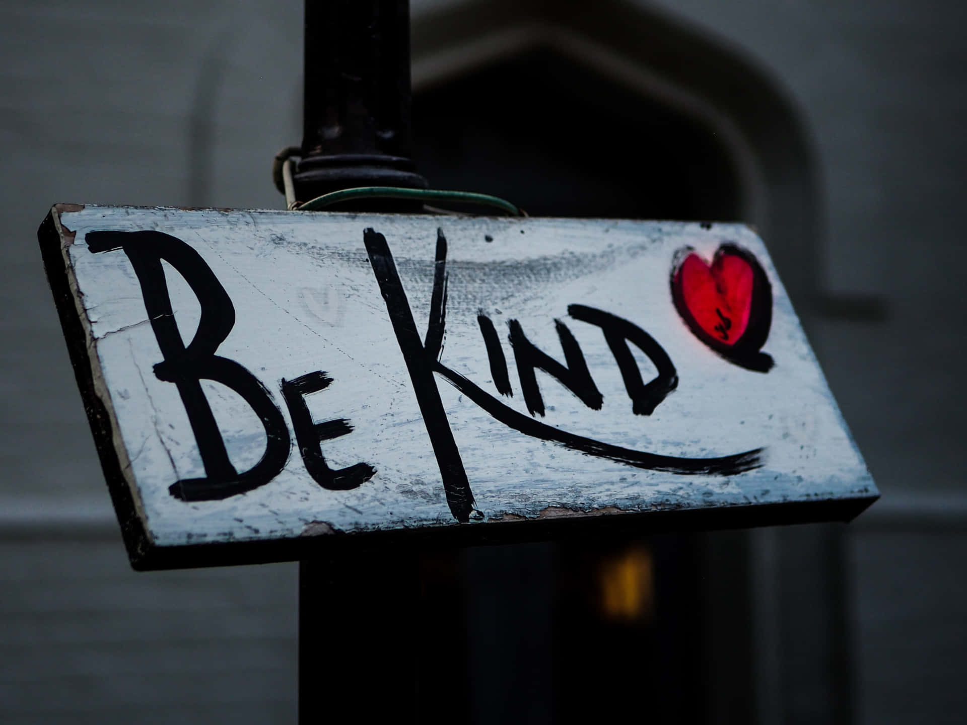 Be Kind With A Heart Sign Wallpaper