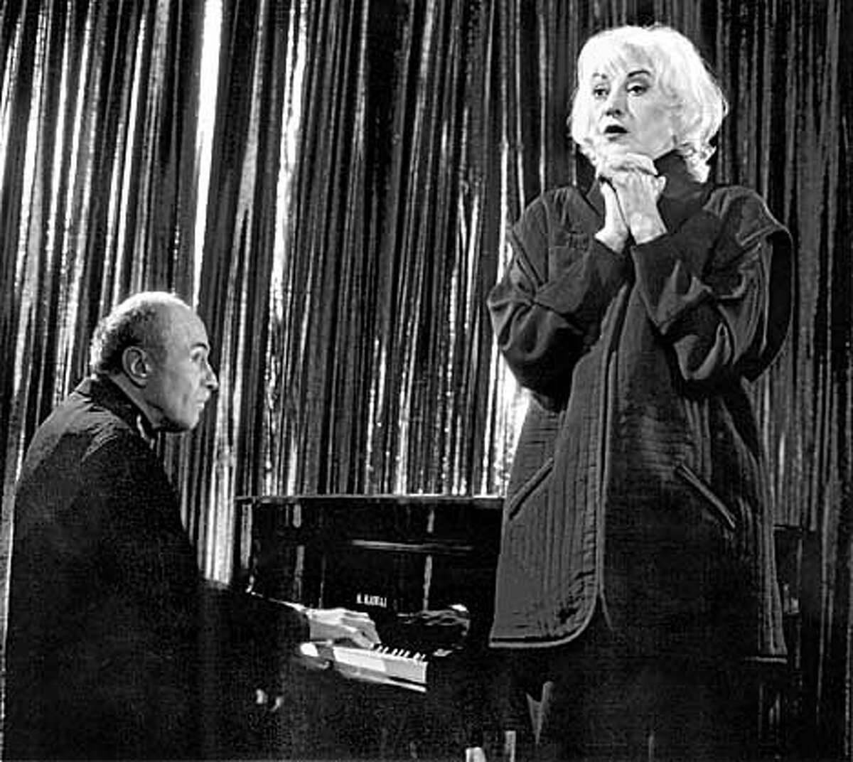 Bea Arthur performing with Billy Goldenberg Wallpaper