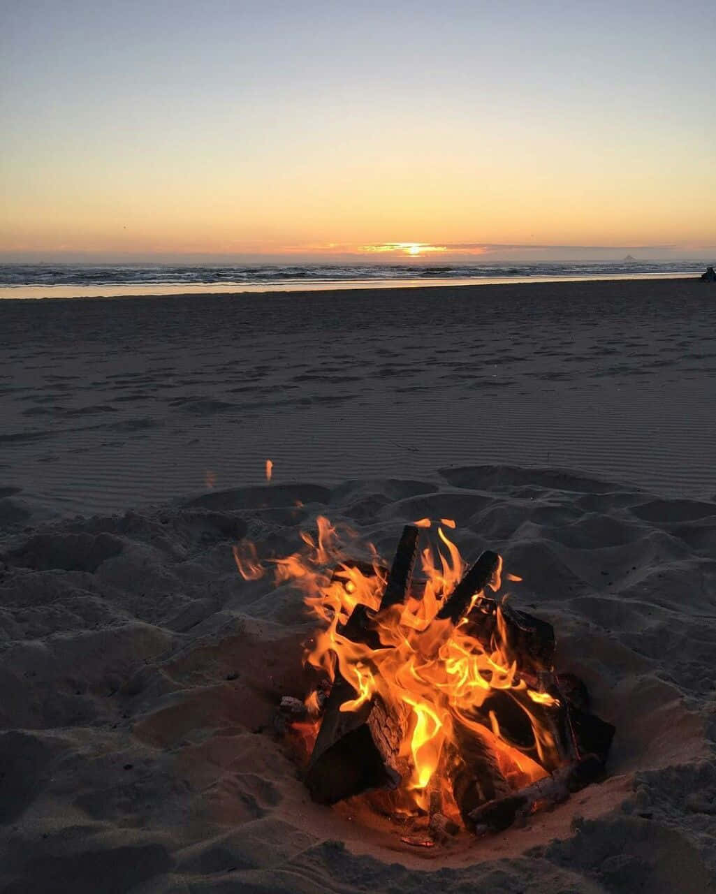 Warm Beach Campfire Under The Stars Wallpaper