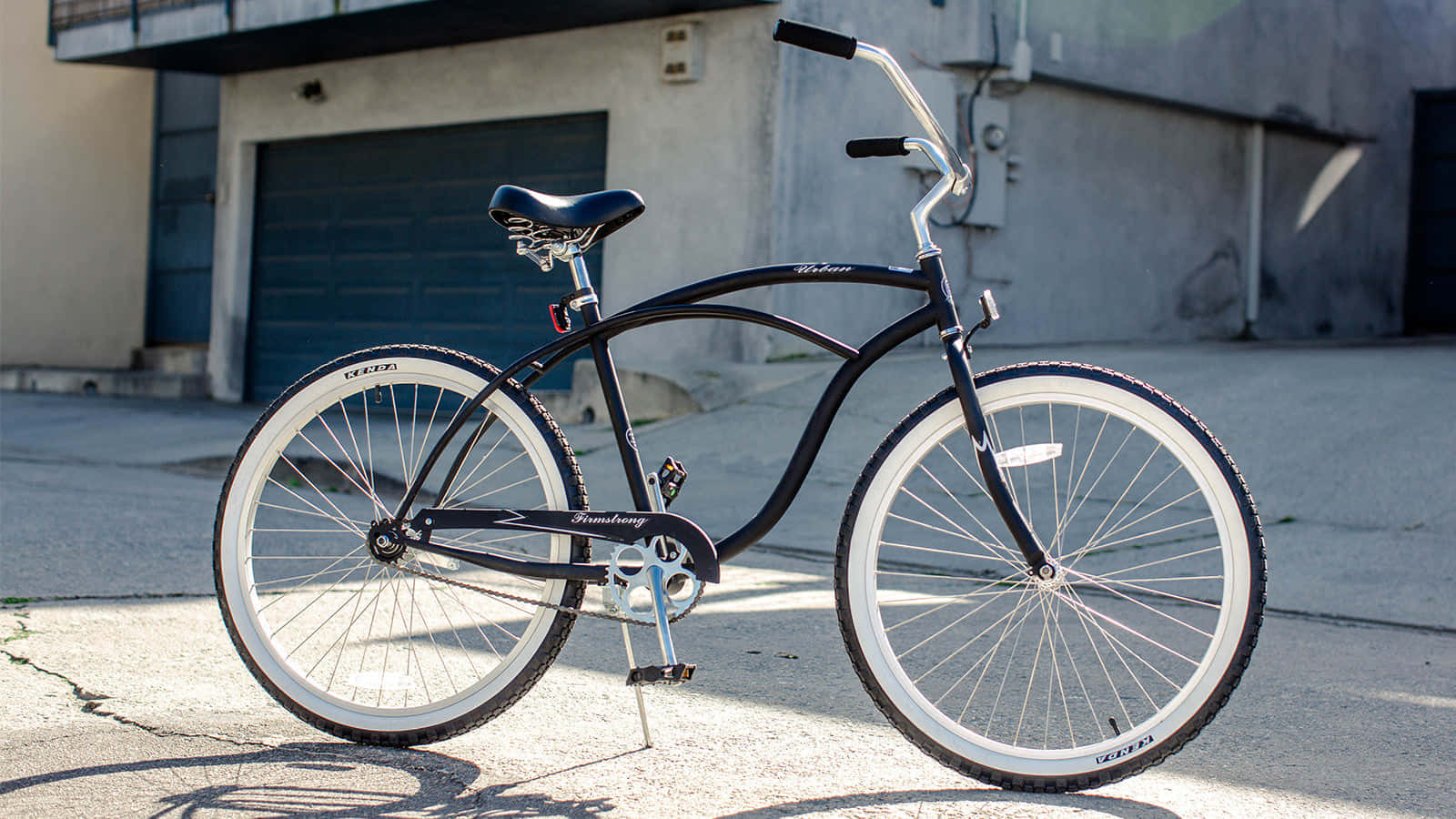 Vélo Vintage De Plage Sur Le Littoral Fond d'écran