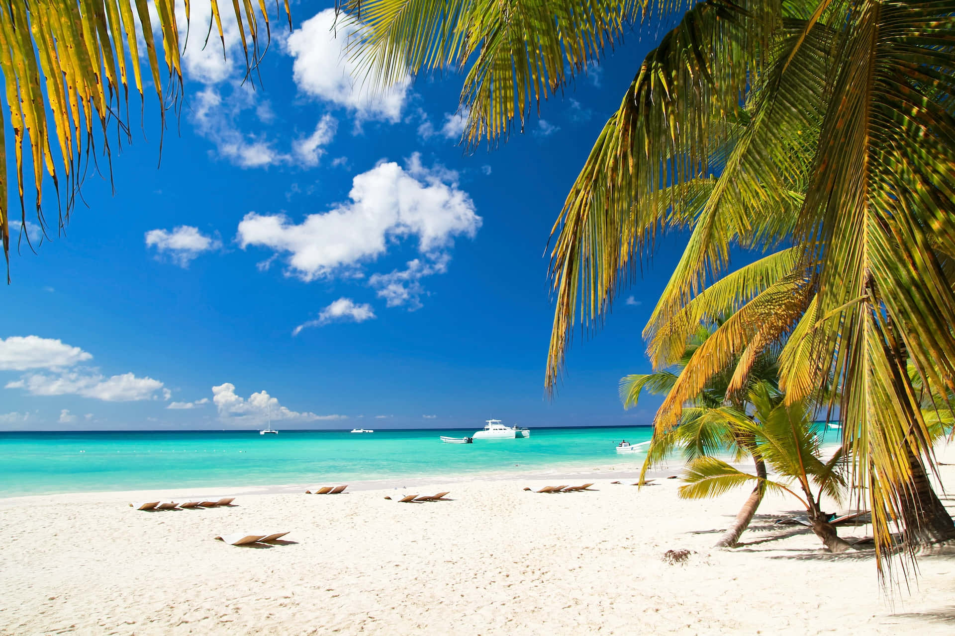 Beautiful Tropical Paradise Beach Holiday Wallpaper