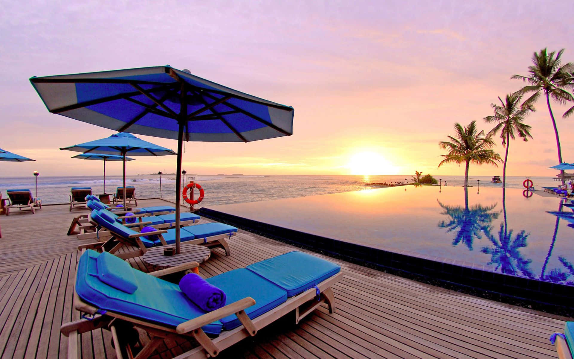 Tranquil Beach Resort at Sunset Wallpaper
