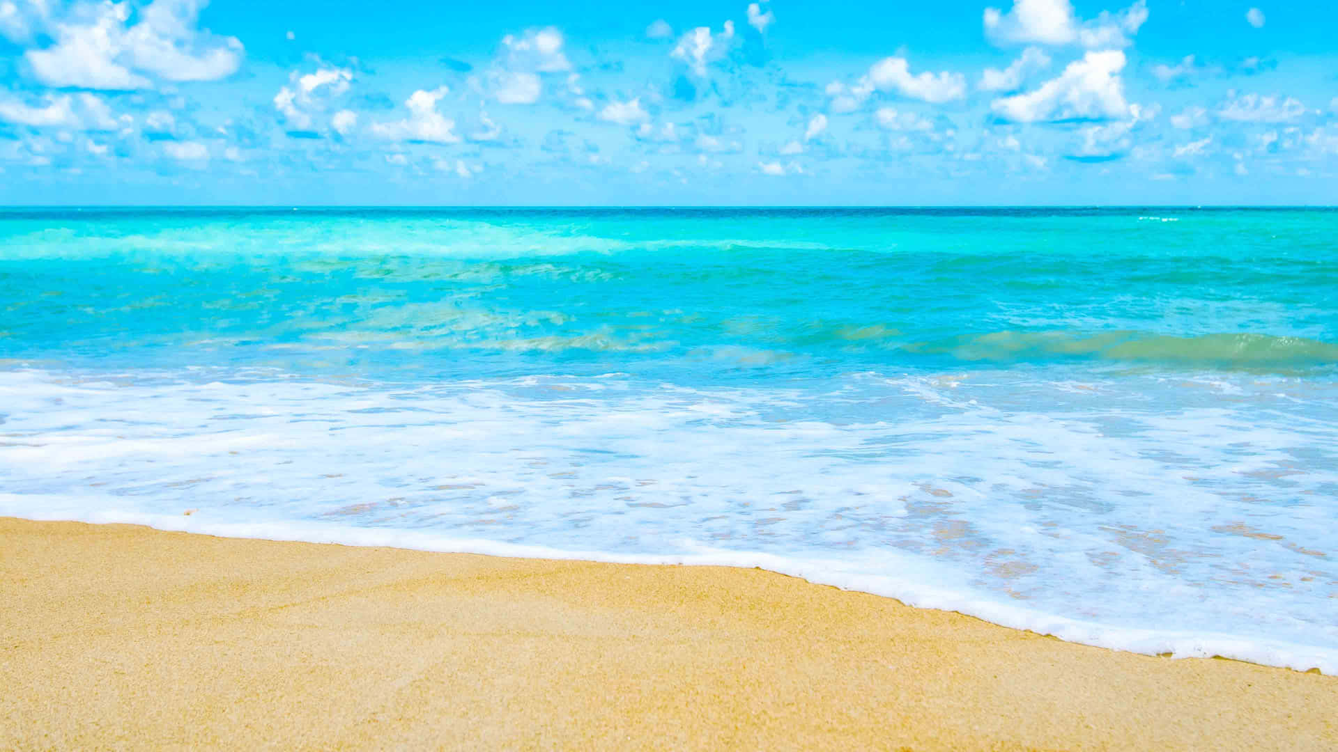 Relájatey Recarga Energías Con El Tranquilo Cielo De La Playa. Fondo de pantalla