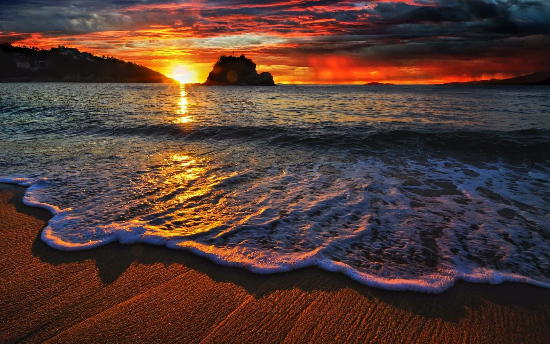 Nyd skønheden af et strand solnedgang Wallpaper