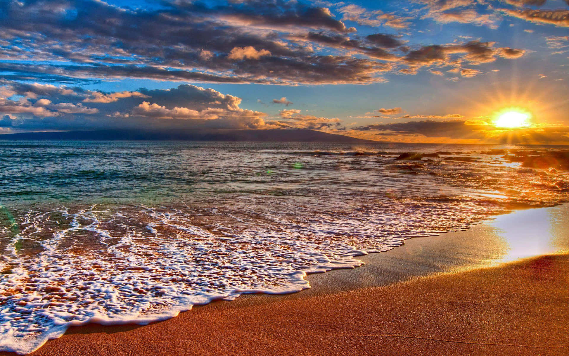 Nyd en smuk strand solnedgang med denne tapet! Wallpaper
