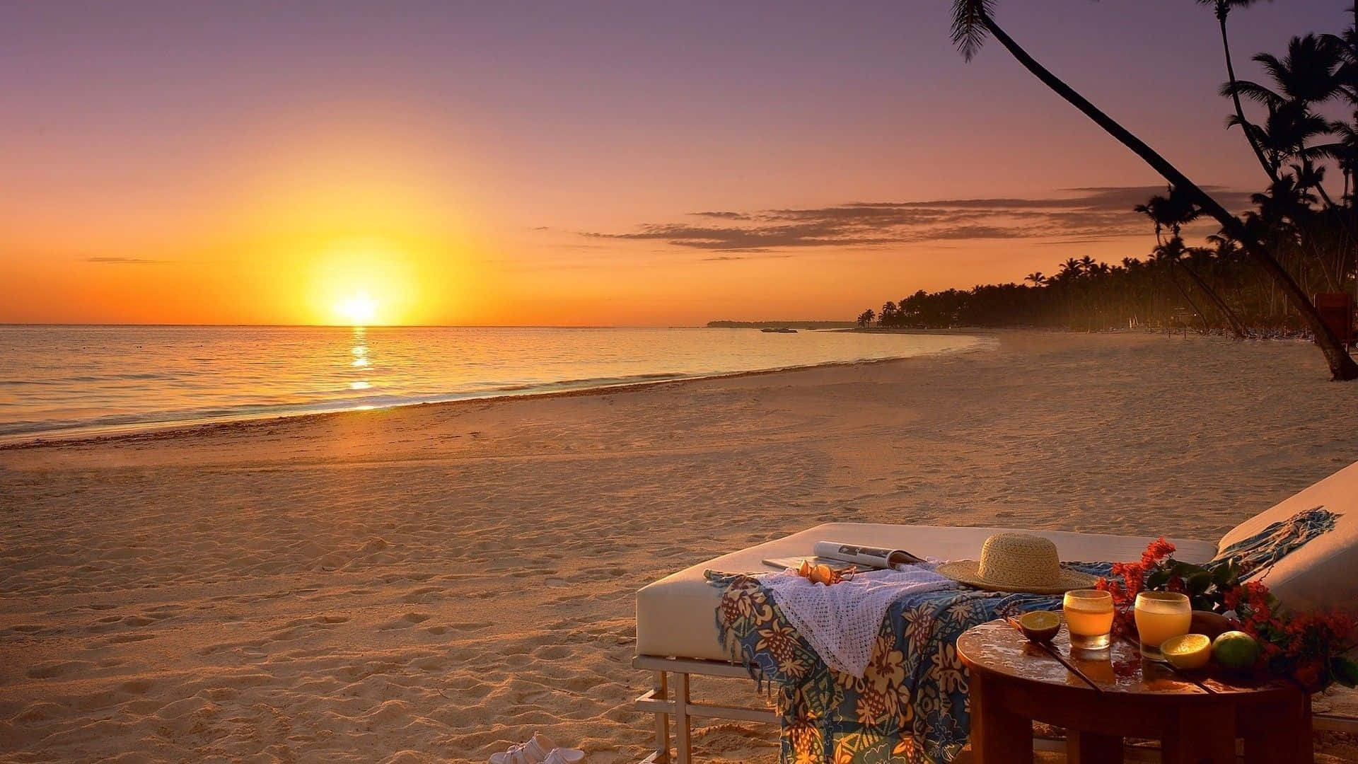 Sientela Libertad De La Playa Con Una Impresionante Puesta De Sol. Fondo de pantalla