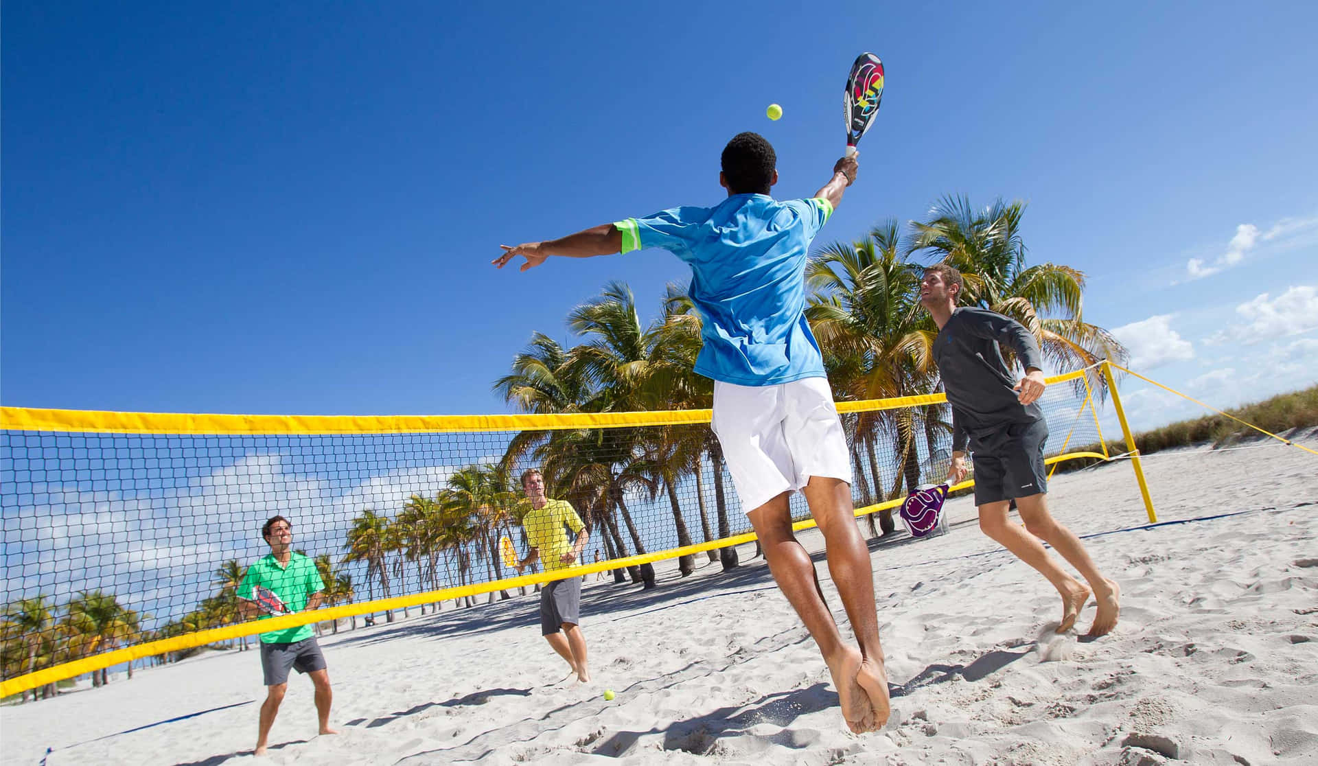 Spannende Strand Tennis Actie Achtergrond