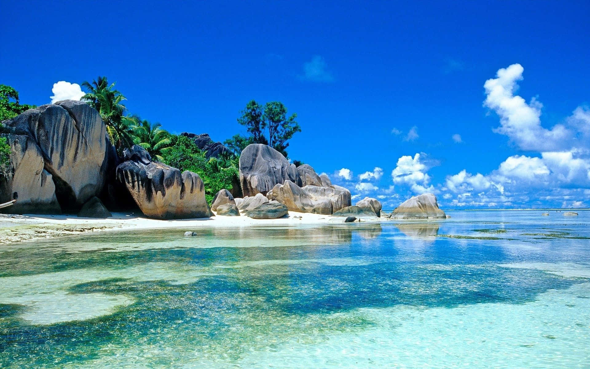 Sfondocon Tema Spiaggia Nell'isola Belitung