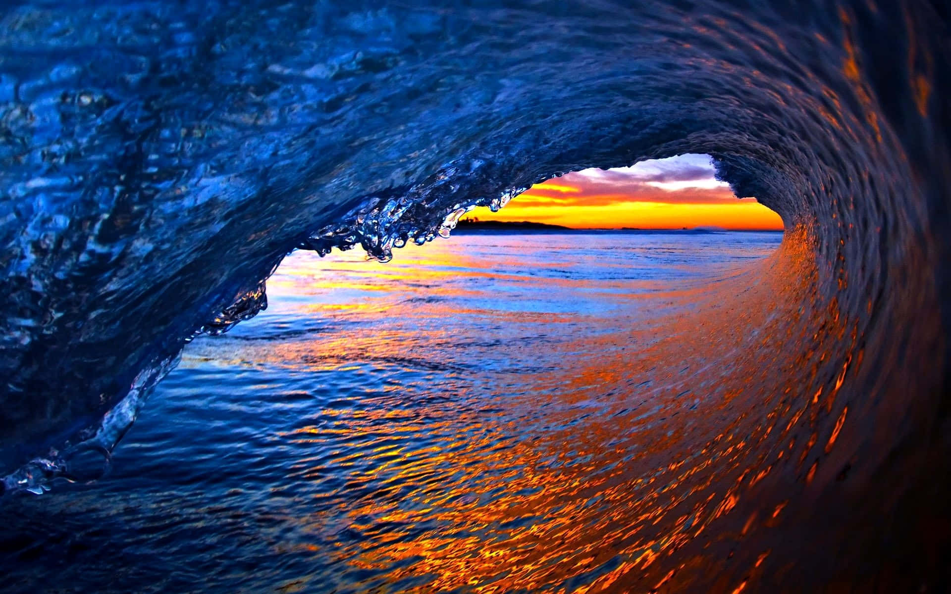 Serene Beach Waves at Sunset Wallpaper