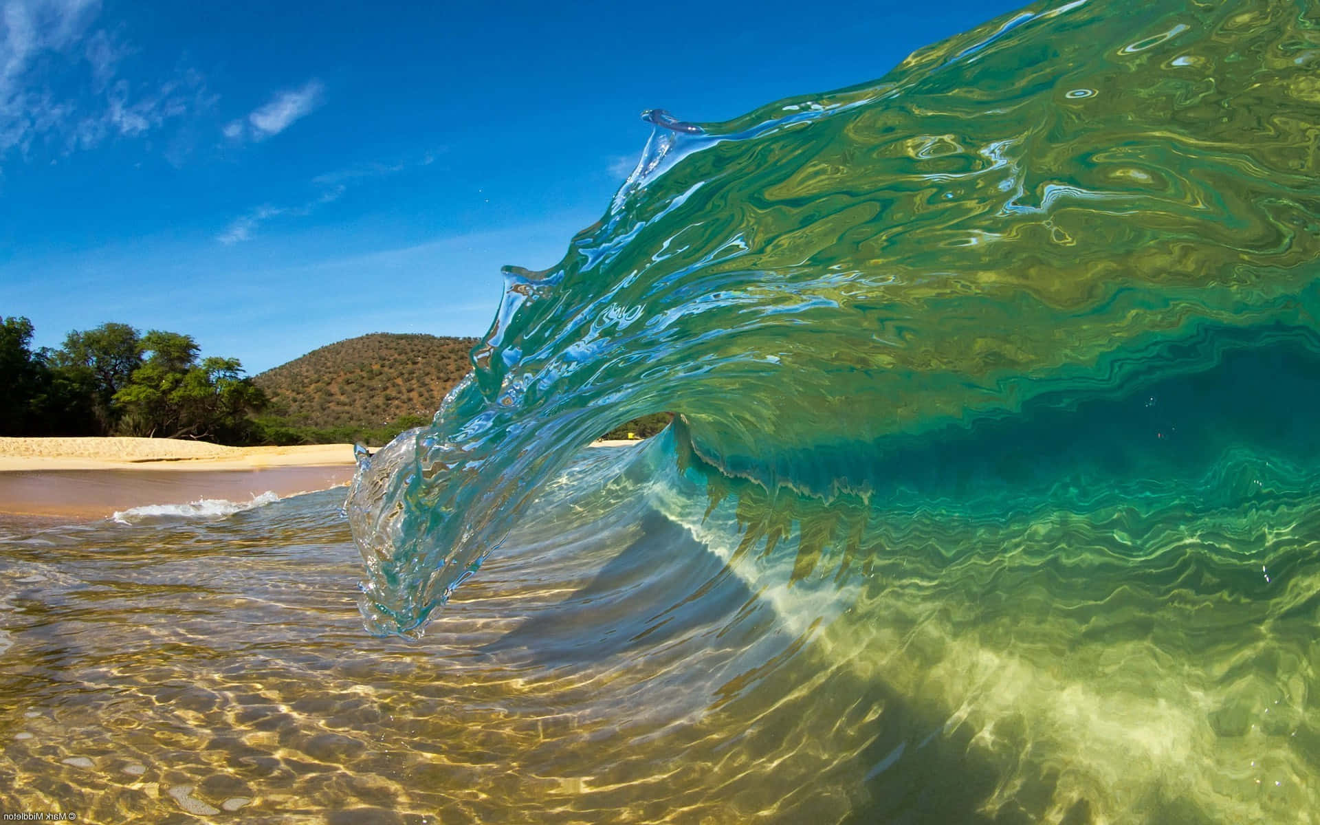 Stunning Beach Waves Crashing on Shore Wallpaper