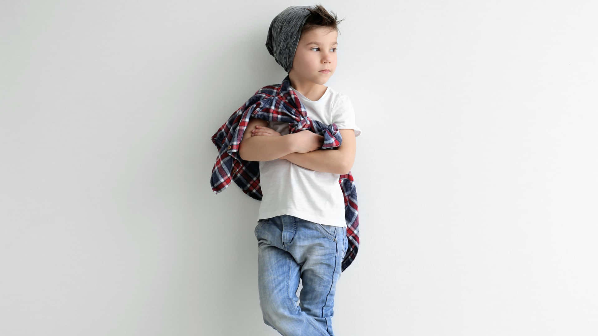 Beanie Stylish Boy Crossed Arm Wallpaper