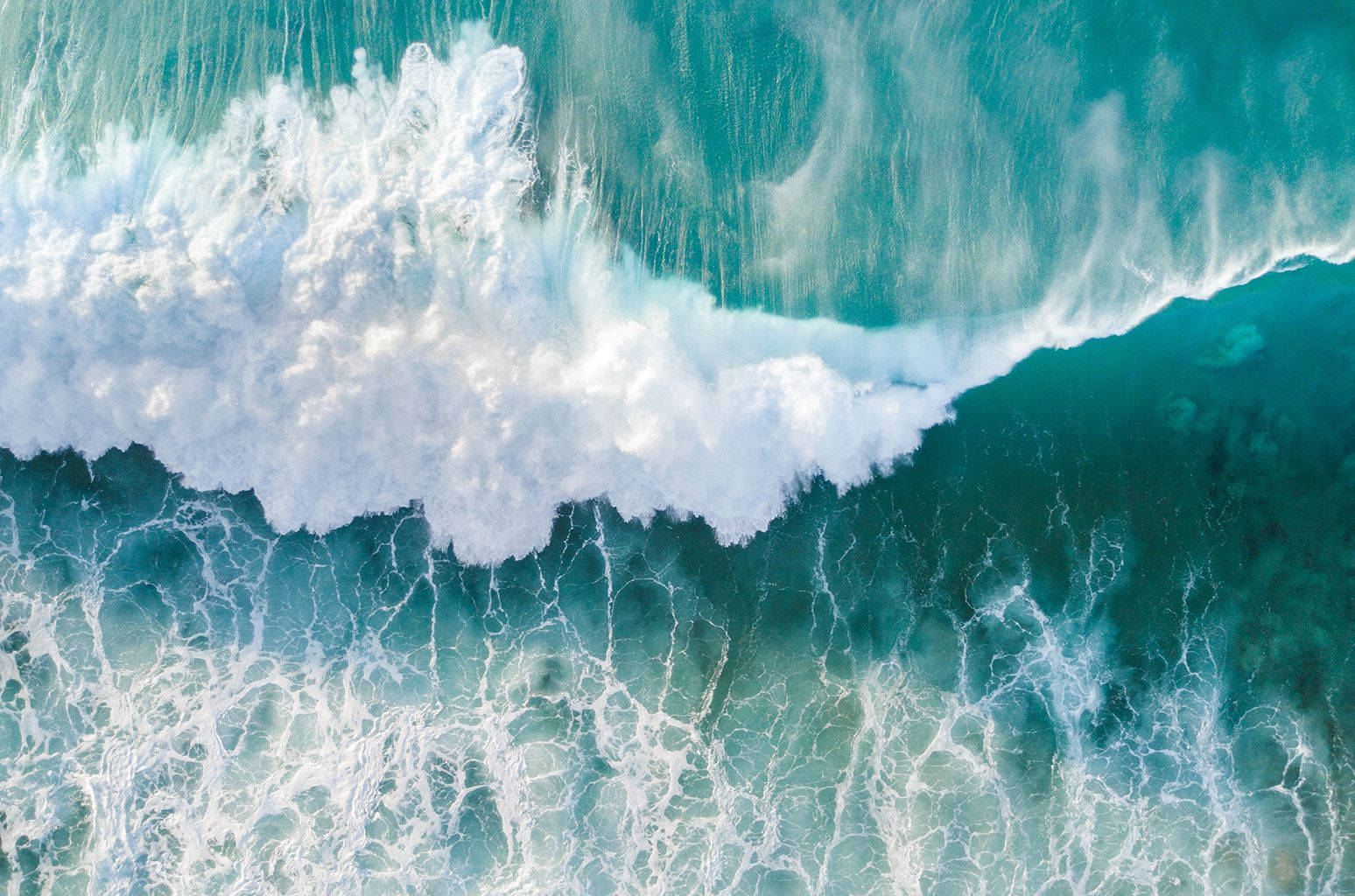 Beautiful Aesthetic Ocean Waves Wallpaper