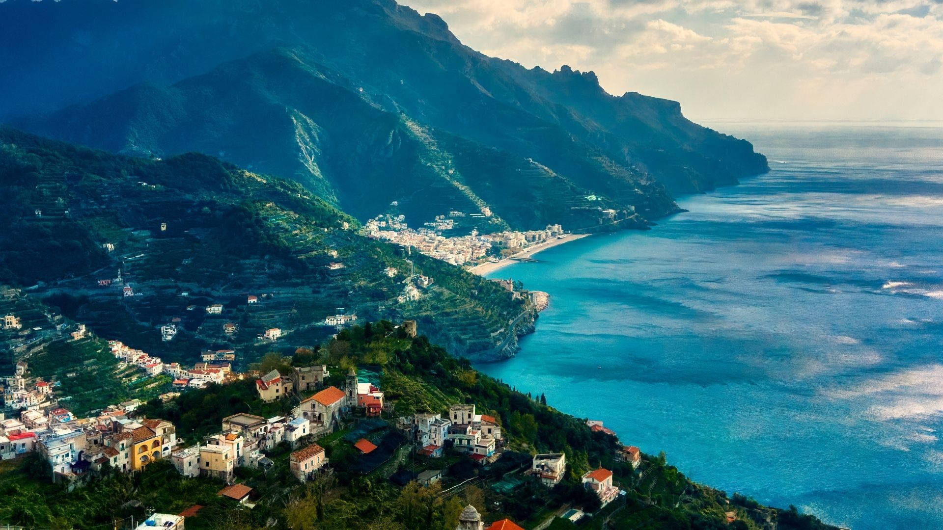 Hermosopaisaje Natural De La Costa De Amalfi Fondo de pantalla