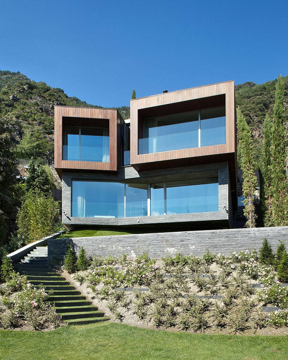 Beautiful Andorra House Of Windows Wallpaper