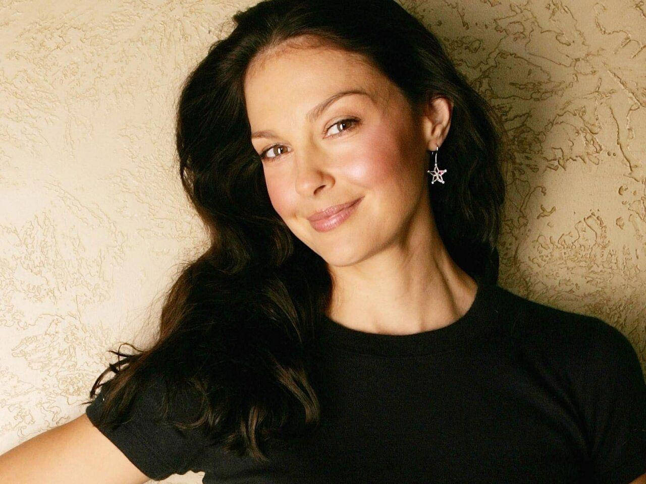 Beautiful Ashley Judd Wallpaper