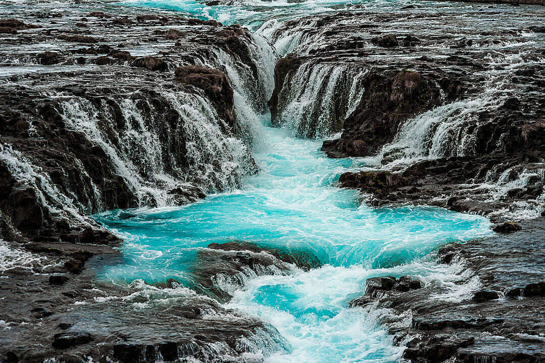 Hermosaagua Azul En Islandia. Fondo de pantalla