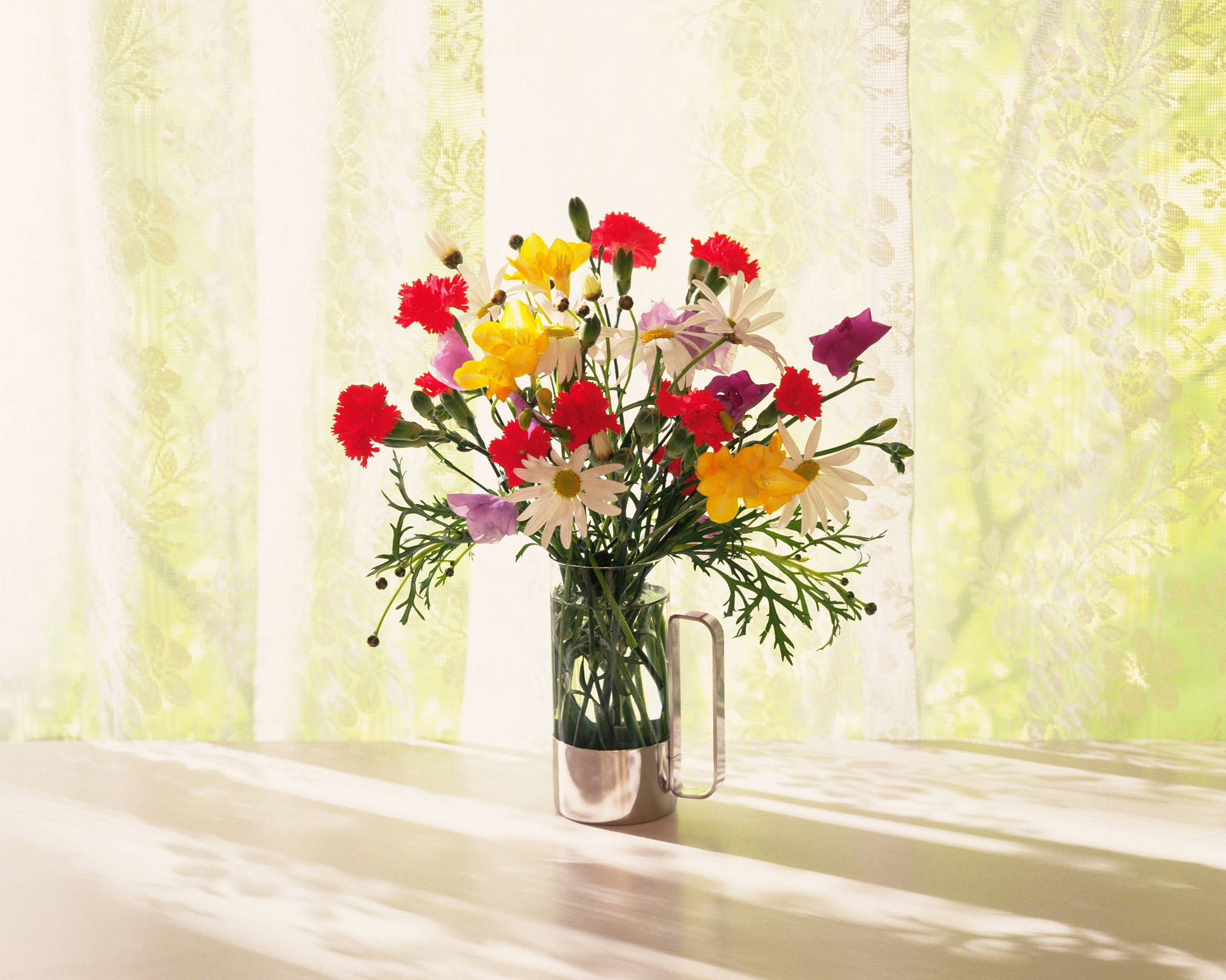 Beautiful Bouquet In Flower Vase Wallpaper