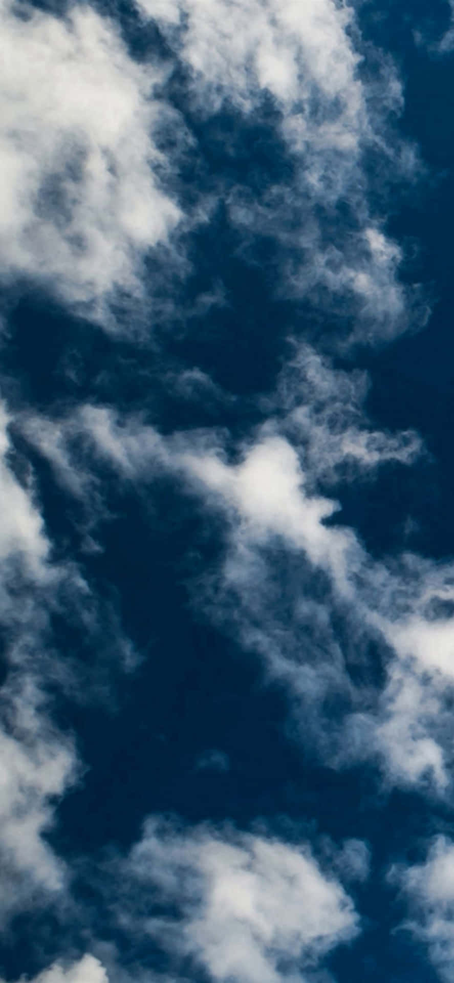 Spektakuläreranblick Majestätischer Weißer Wolken Am Himmel. Wallpaper