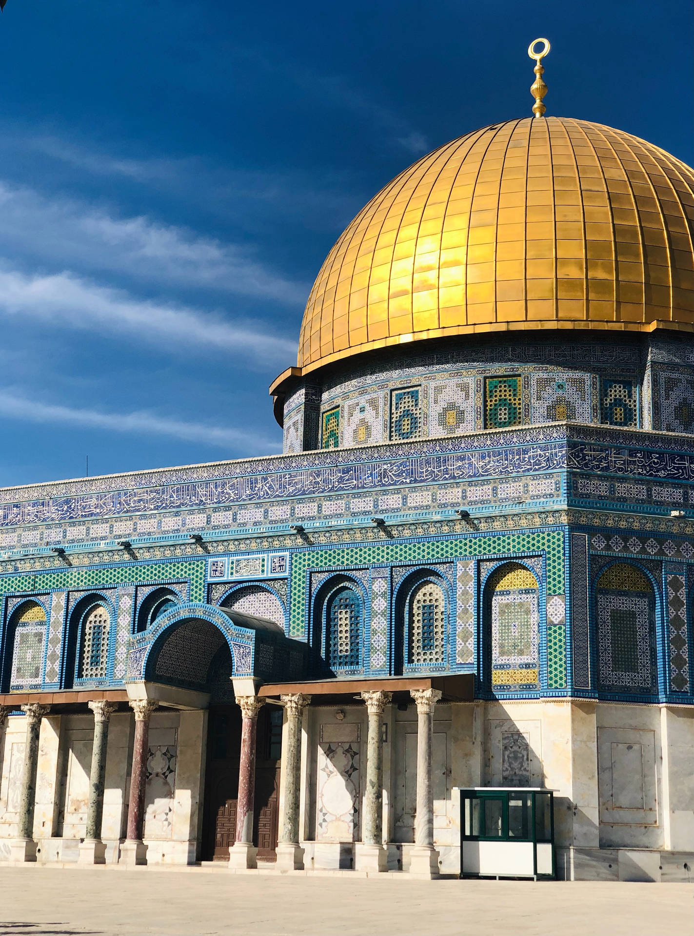 Majestic View of the Dome of the Rock Wallpaper