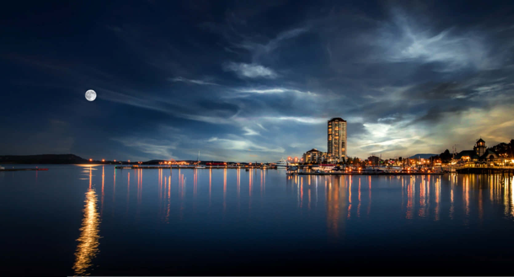 Magnifique Front De Mer Du Centre-ville De Nanaimo Au Coucher Du Soleil Fond d'écran