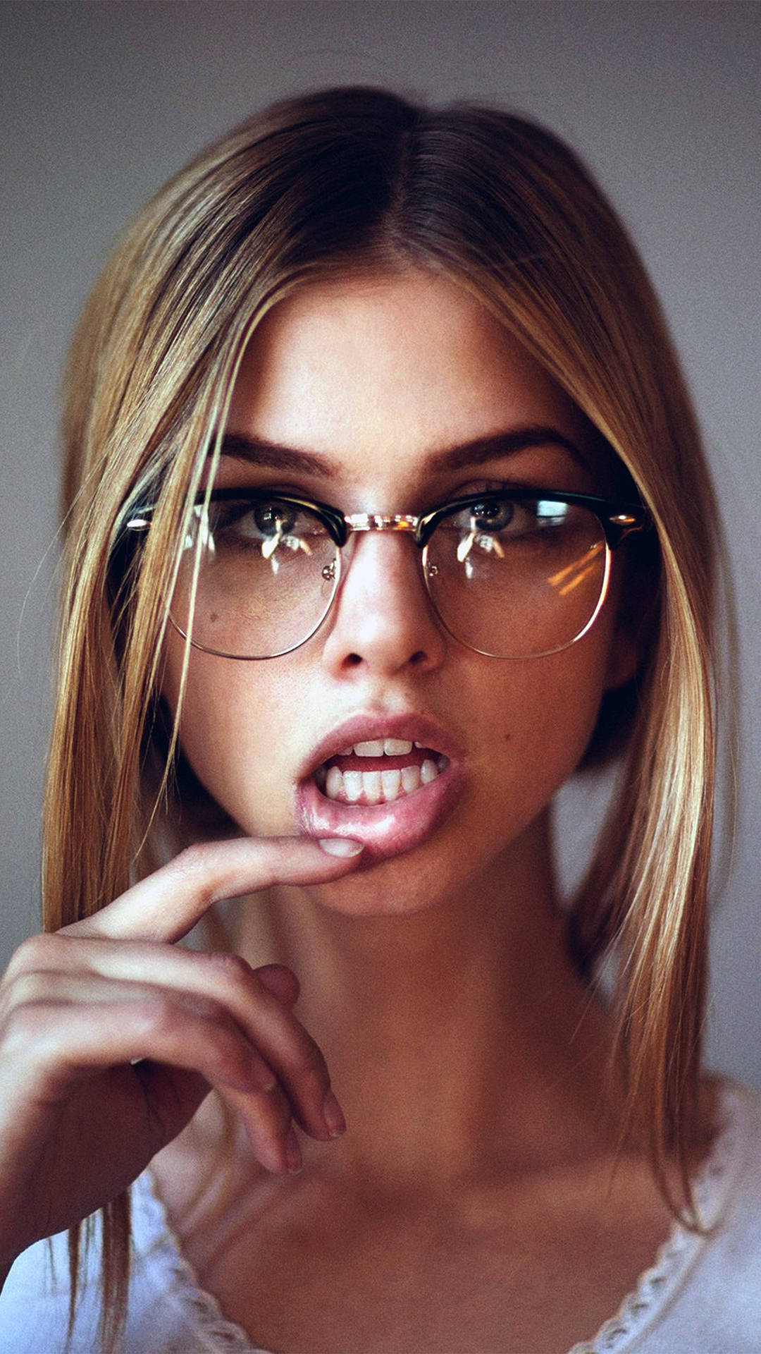 Beautiful Face Marina Laswick Glasses Wallpaper