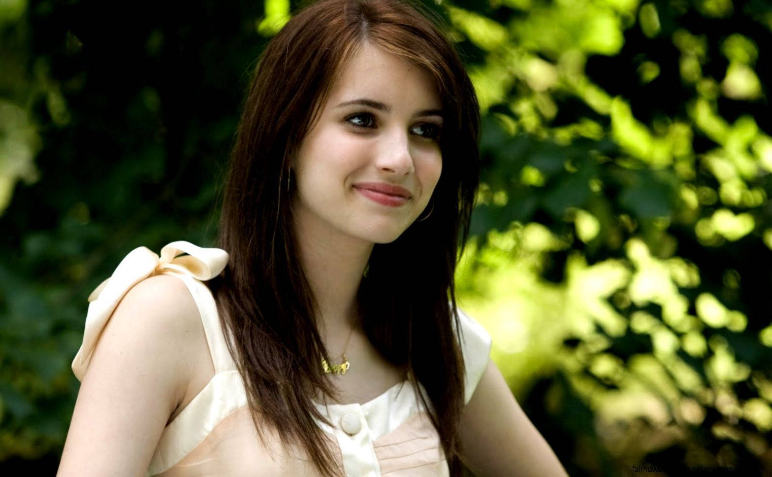 Beautiful Girl Emma Roberts Background