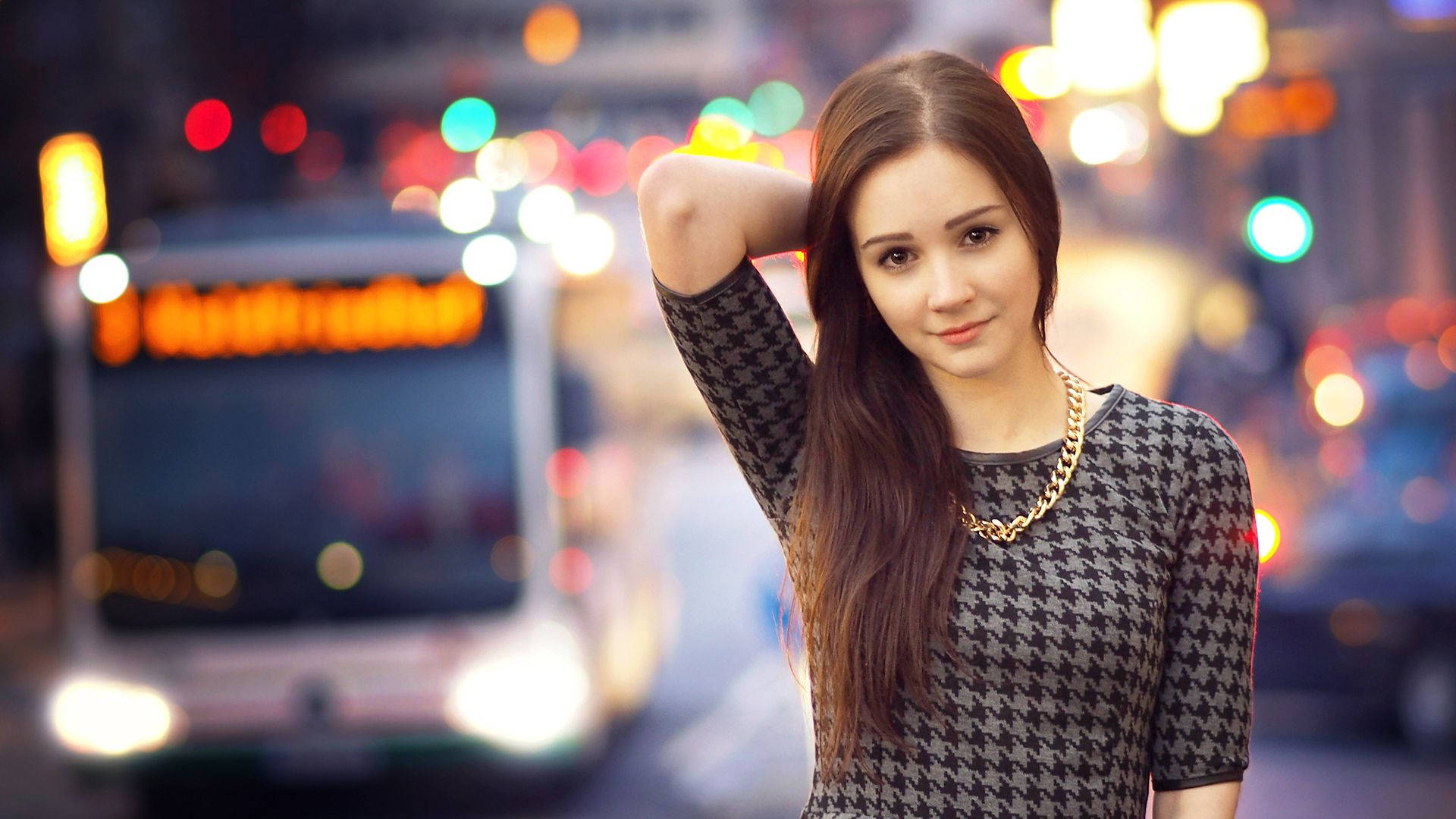 Beautiful Girl In The City Picture