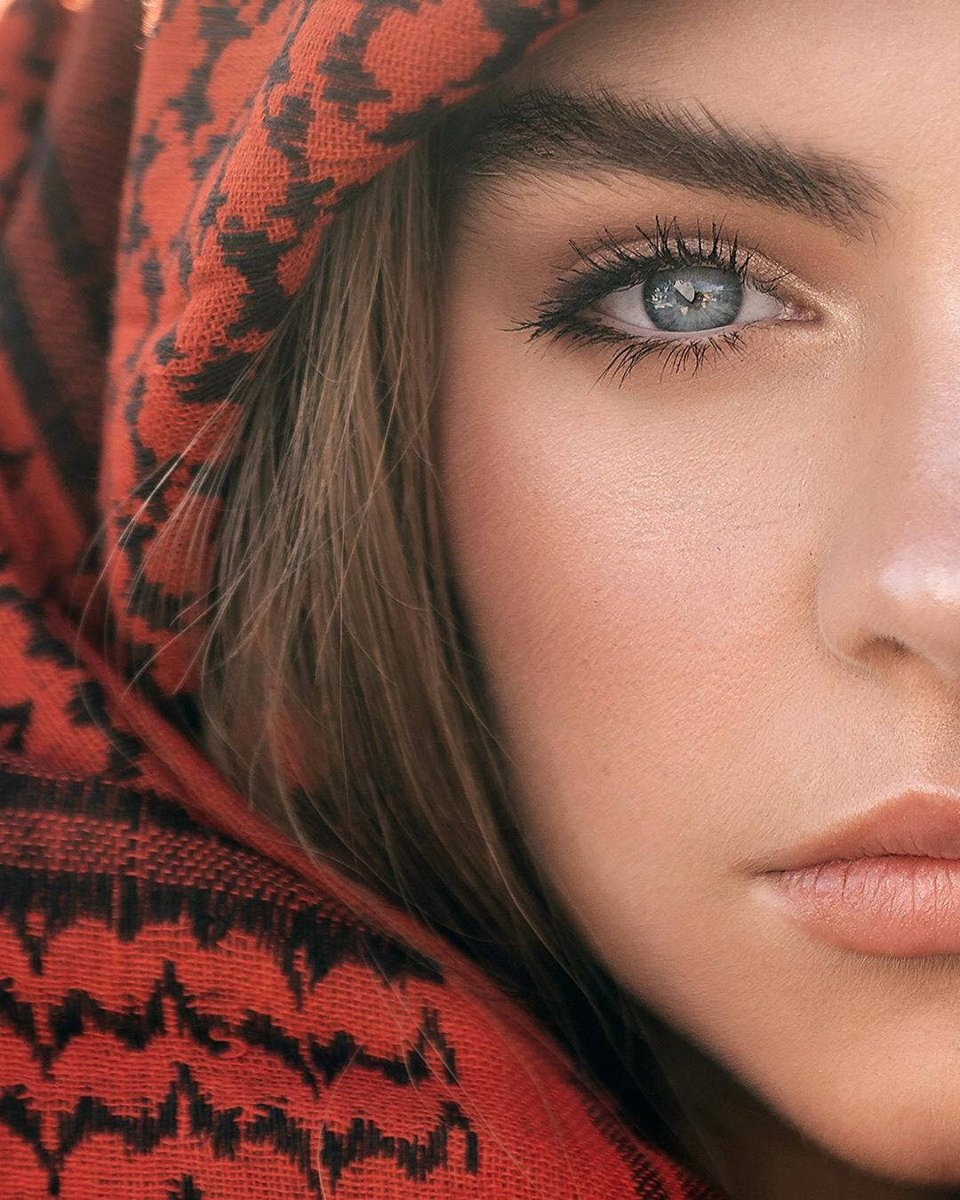 Beautiful Girls Close-up Half Face Wallpaper
