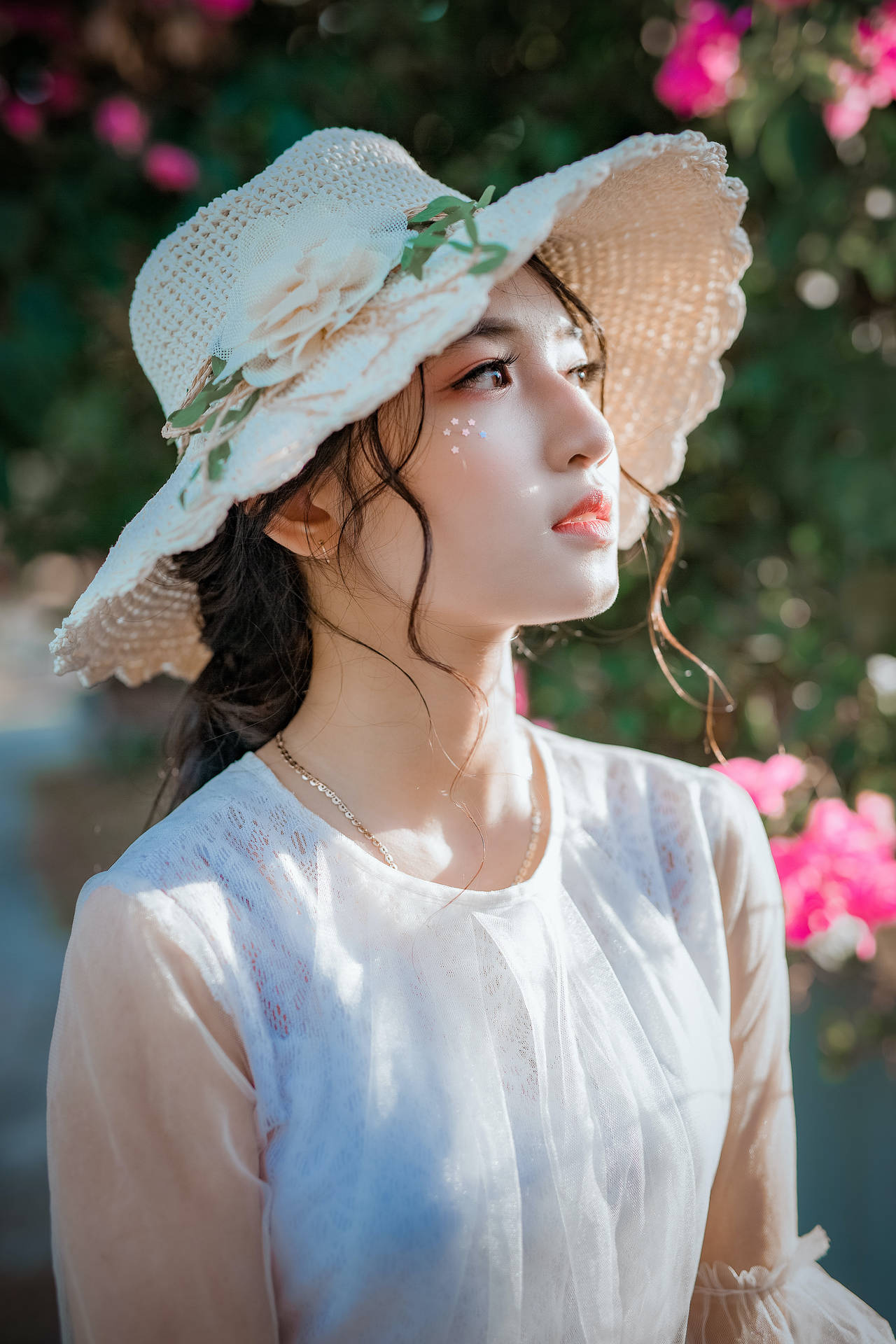 Beautiful Girls Wearing Sun Hat Background