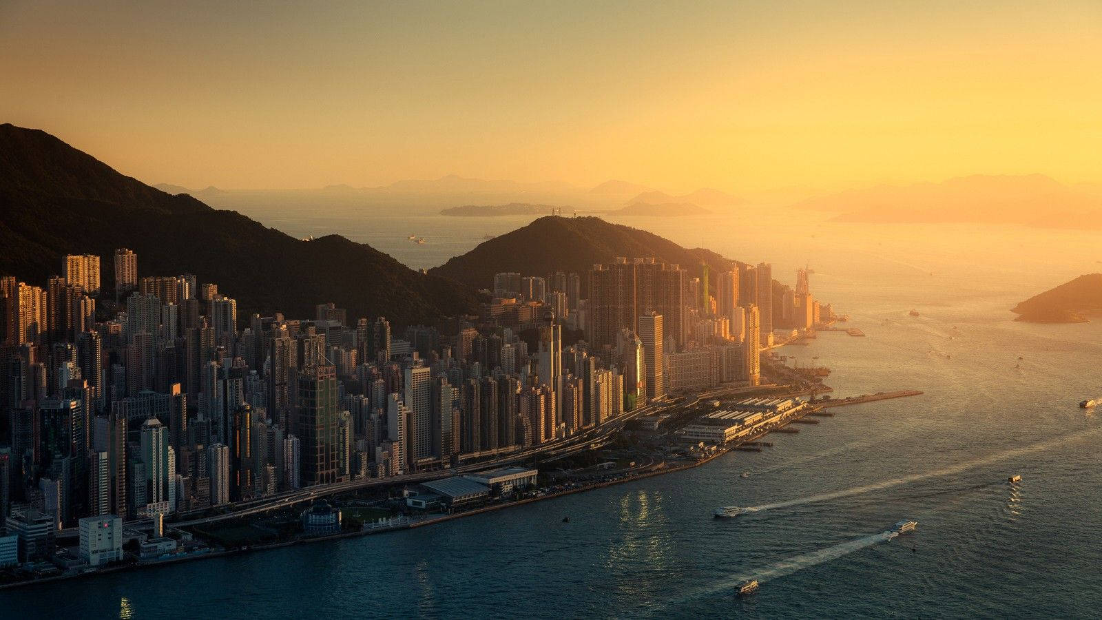 The beautiful skyline of Hong Kong Wallpaper