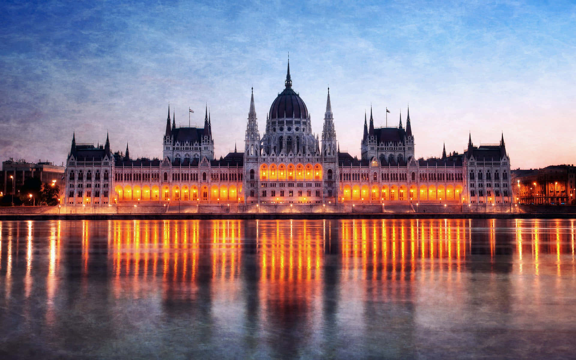 Hermososedificios Del Parlamento De Hungría. Fondo de pantalla