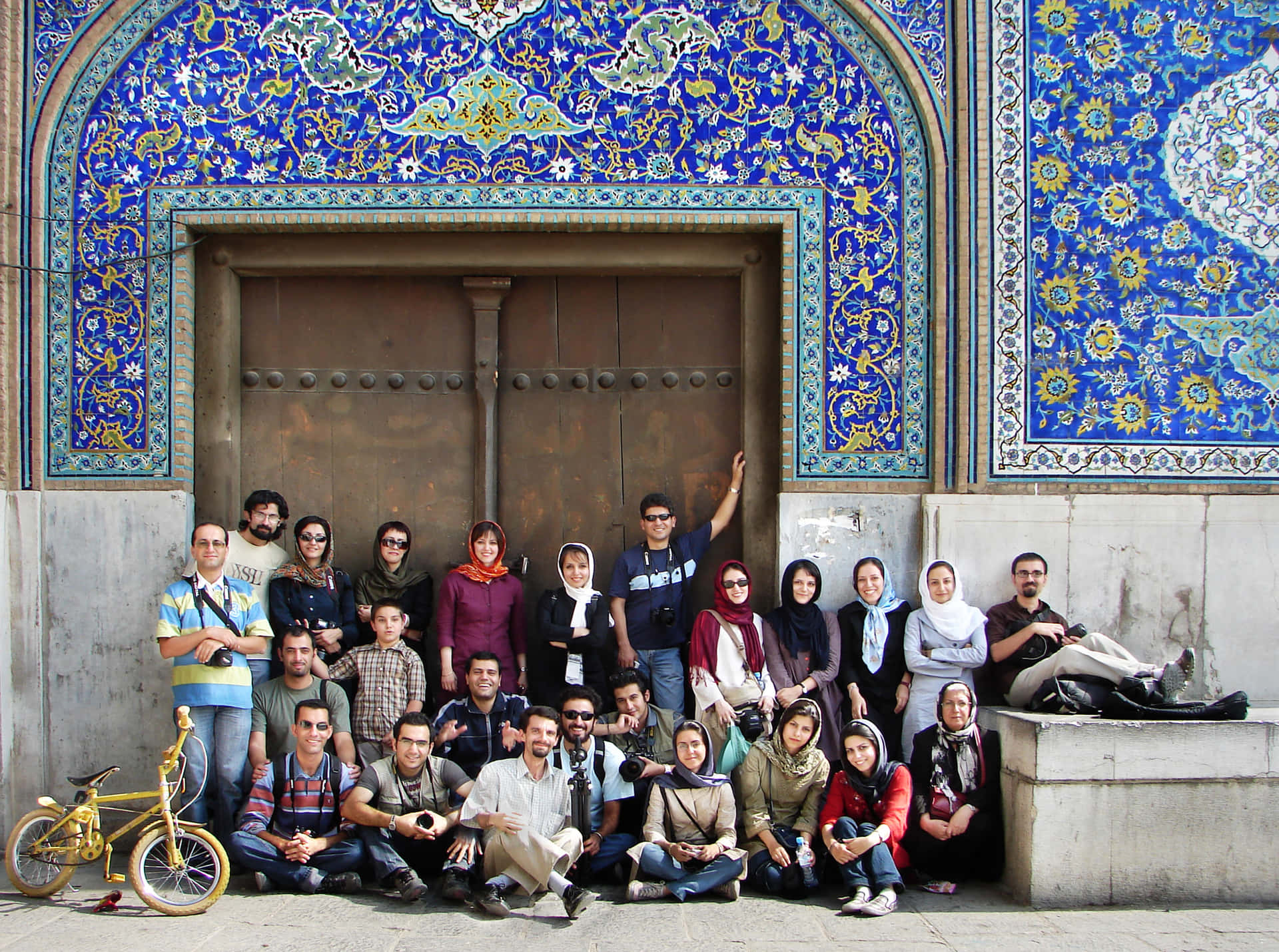 Captivating Life in Isfahan Wallpaper