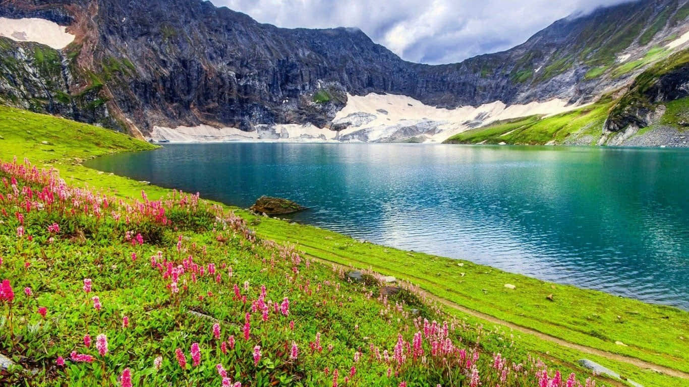 Beautiful Lake Ratti Gali In Neelum Valley Pakistan Wallpaper