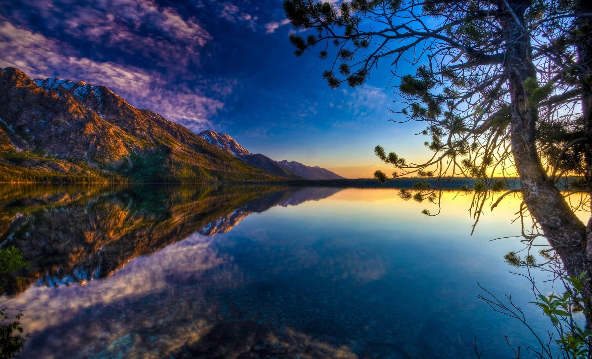 Enjoy the calming views of a beautiful lake. Wallpaper