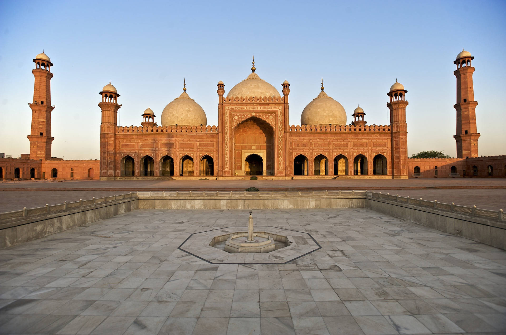 Hermosamezquita En Pakistán. Fondo de pantalla