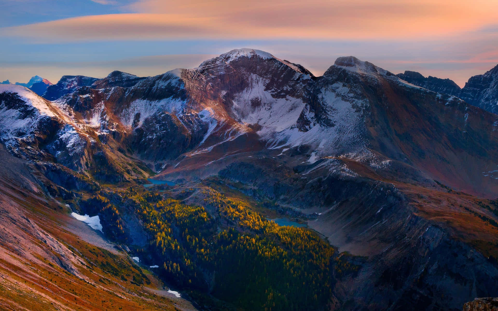 Breathtaking View of Beautiful Mountain Wallpaper