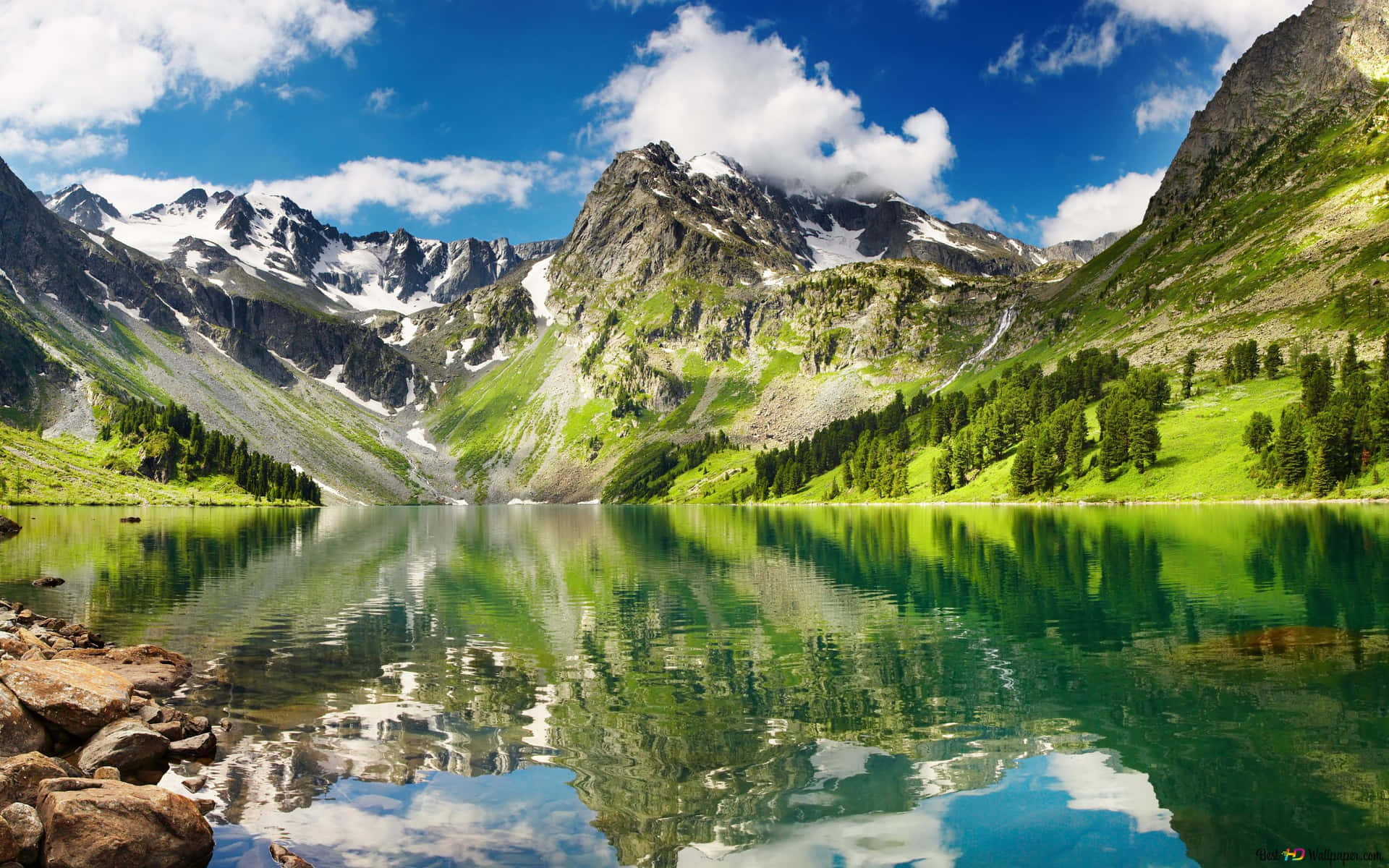 Sumérgeteen La Naturaleza En Este Hermoso Lago De Montaña. Fondo de pantalla