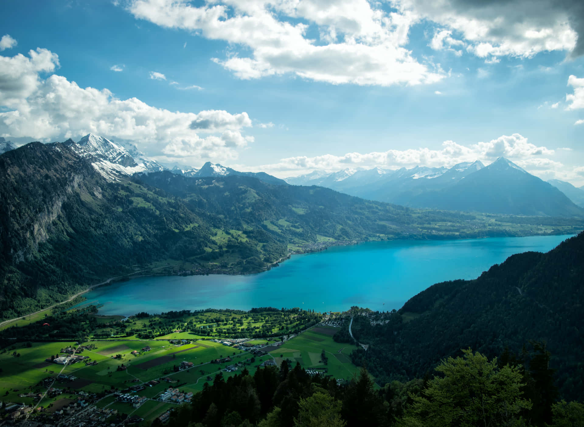 "Take a Breathtaking Journey to a Beautiful Mountain Lake" Wallpaper