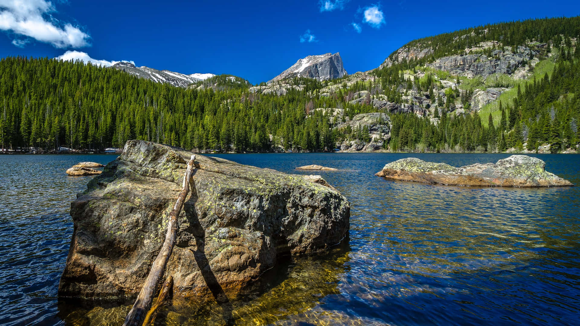 Take a Break in Nature at a Beautiful Mountain Lake Wallpaper