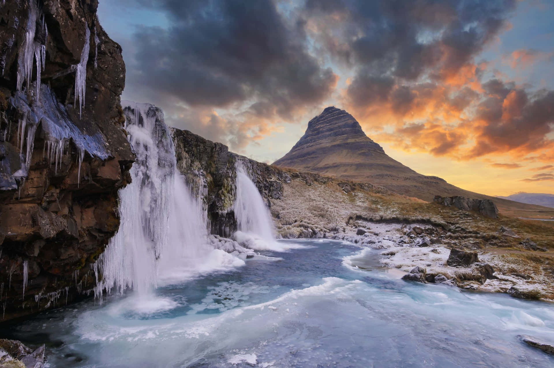 Wunderschönesbild Von Bergen Mit Wasserfällen Und Eis