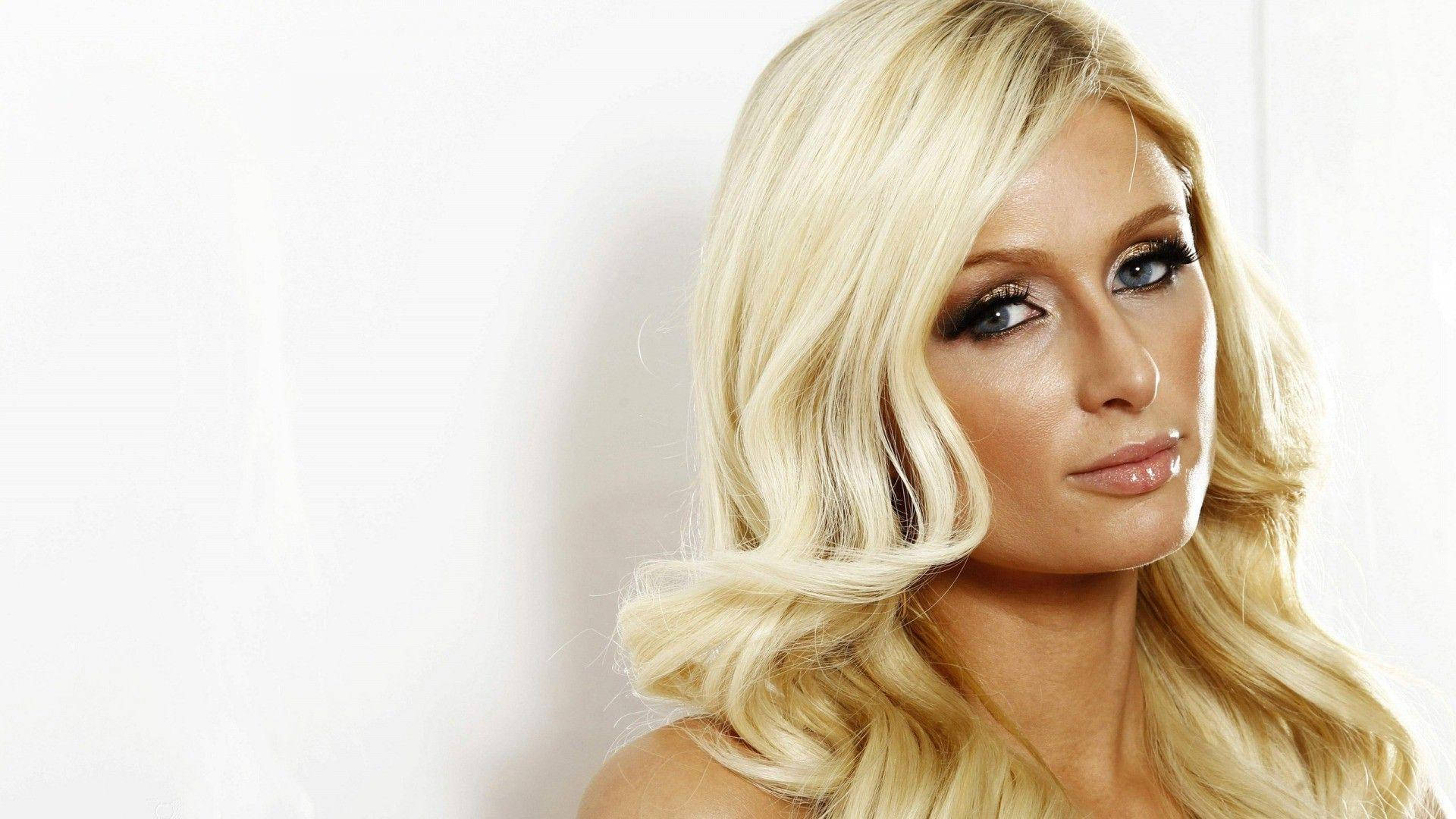 Beautiful Paris Hilton Blonde Model Background