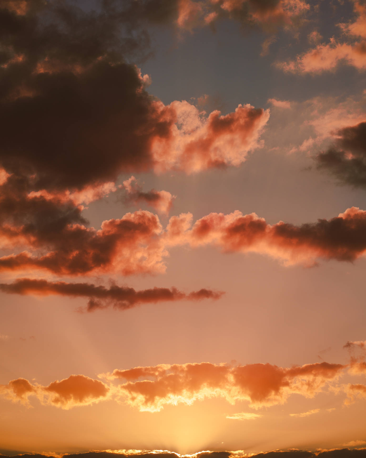 Enjoy a beautiful picturesque sunset sky Wallpaper
