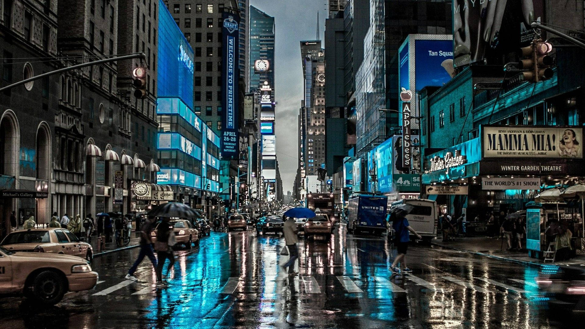 Beautiful Rain In A Busy City Wallpaper